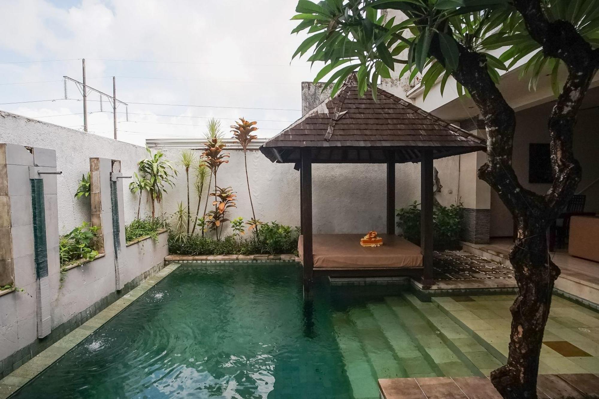 Queen Rose Villa & Spa Jimbaran Exteriör bild